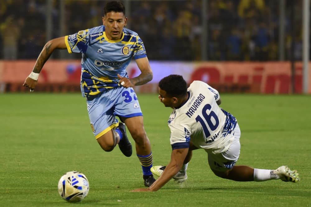 Emanuel Coronel en el último enfrentamiento ante la T